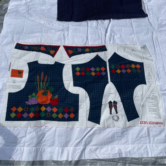 Dream Spinners Vintage harvest vest fabric sewing pattern - Picture 3 of 8